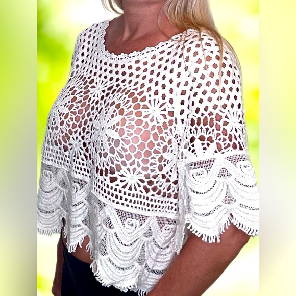 Beautiful BoHo crocheted knit top New without tags - Picture 1 of 3